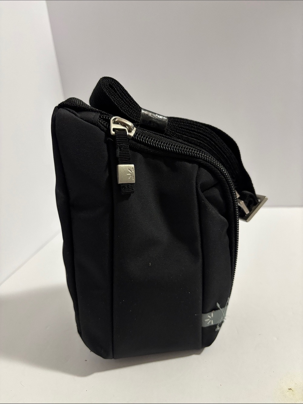 Logic XNDC58 Camera Camcorder Sling Bag Nylon Black New